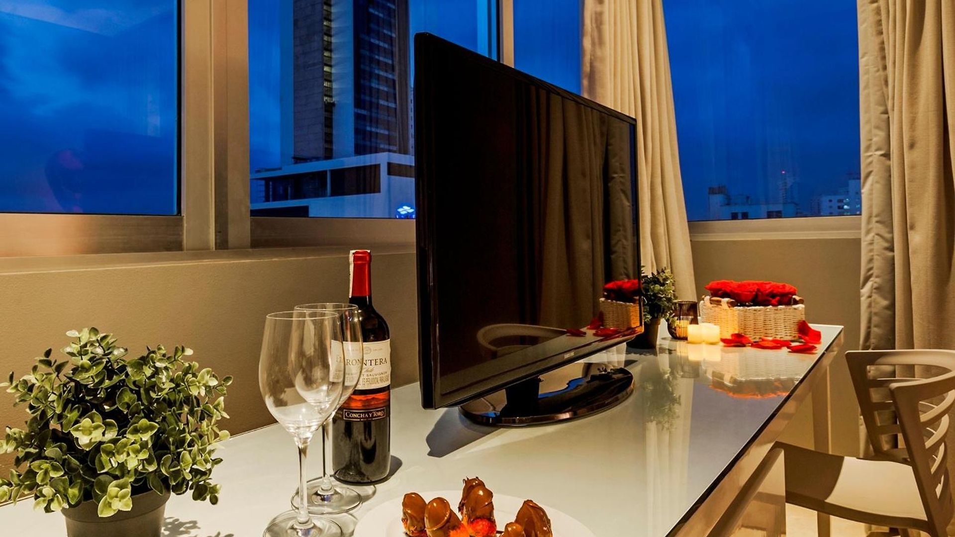 Oz Grand Hotel