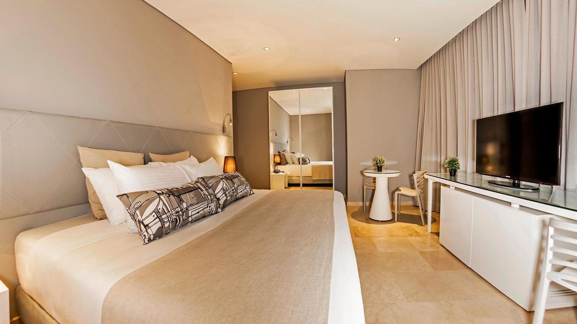 Oz Grand Hotel