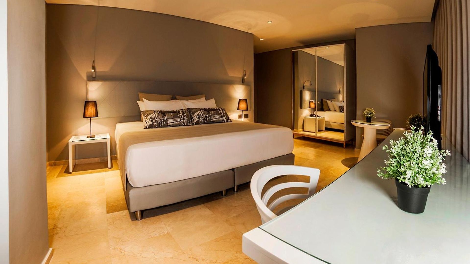 Hotel Oz Grand