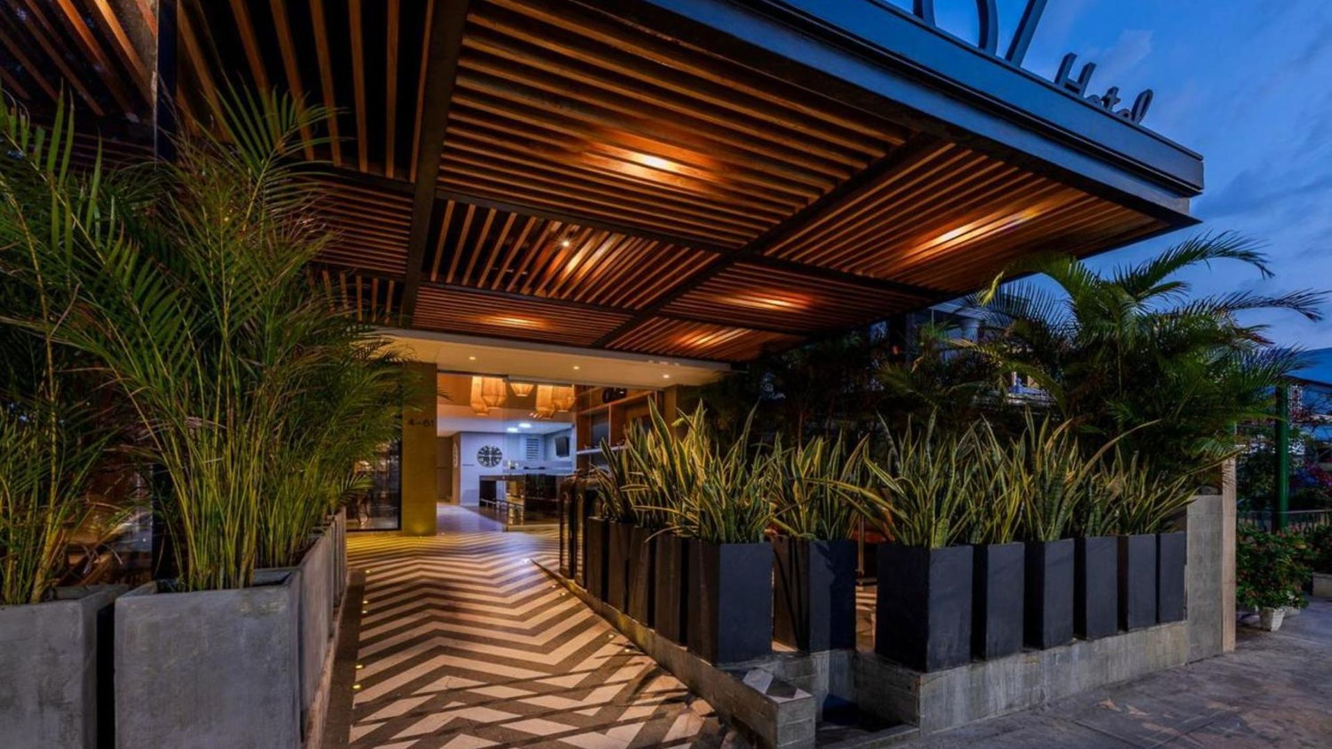 Oz Grand Hotel