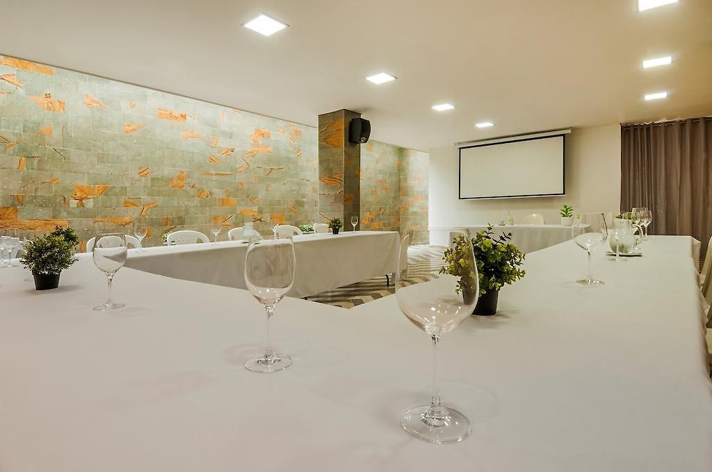 Hotel Oz Grand