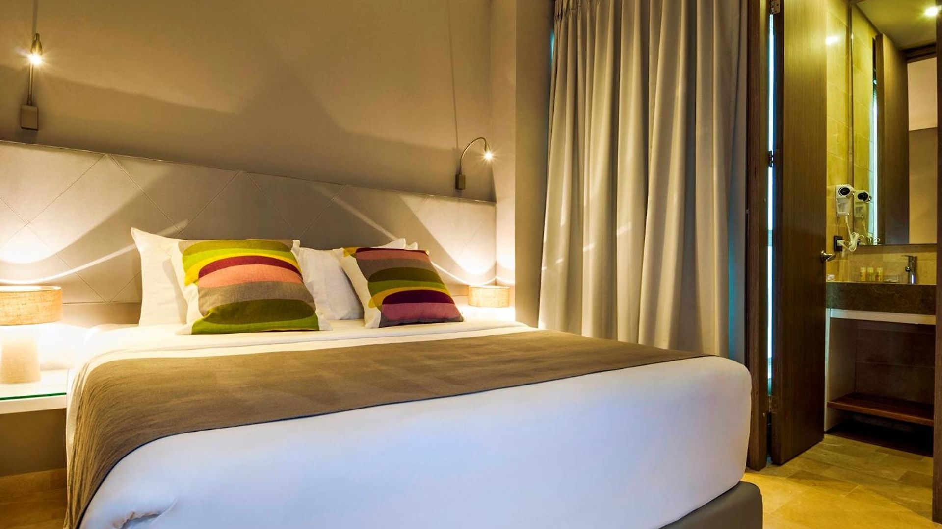 Hotel Oz Grand