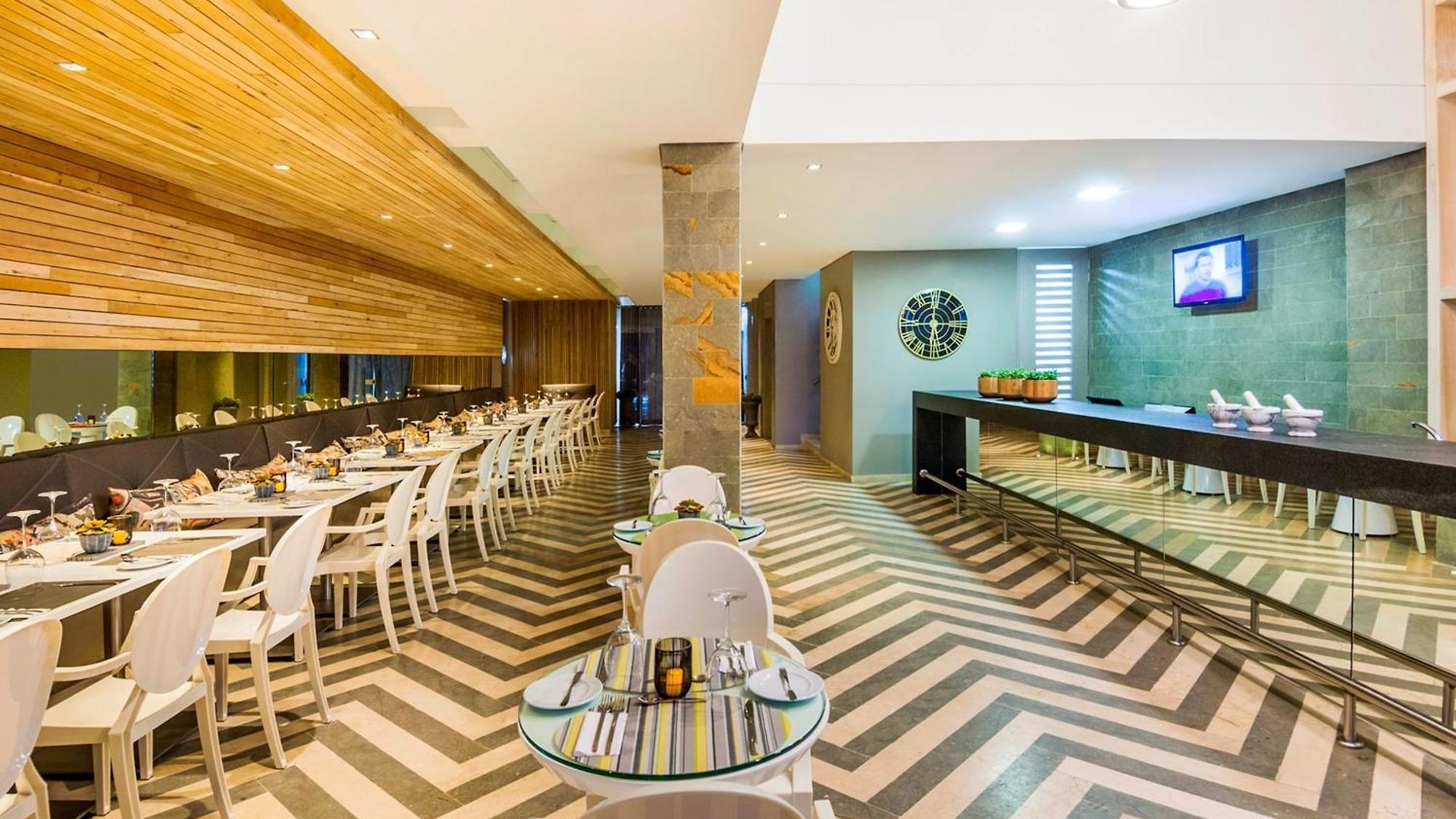 Oz Grand Hotel