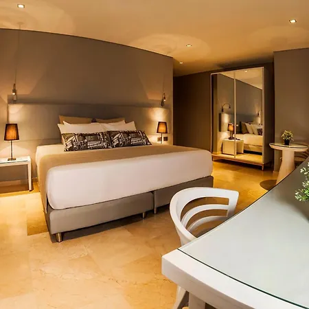Hotel Oz Grand