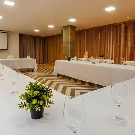 Oz Grand Hotel 4*