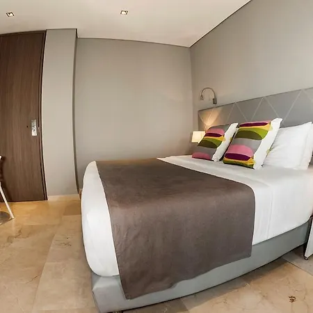 Oz Grand Hotel 4*